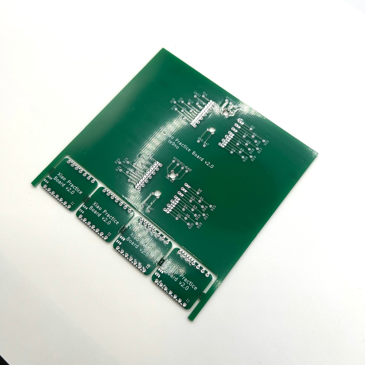 XIAO Plus Practice Board（XIAO Plus用はんだづけ練習基板）