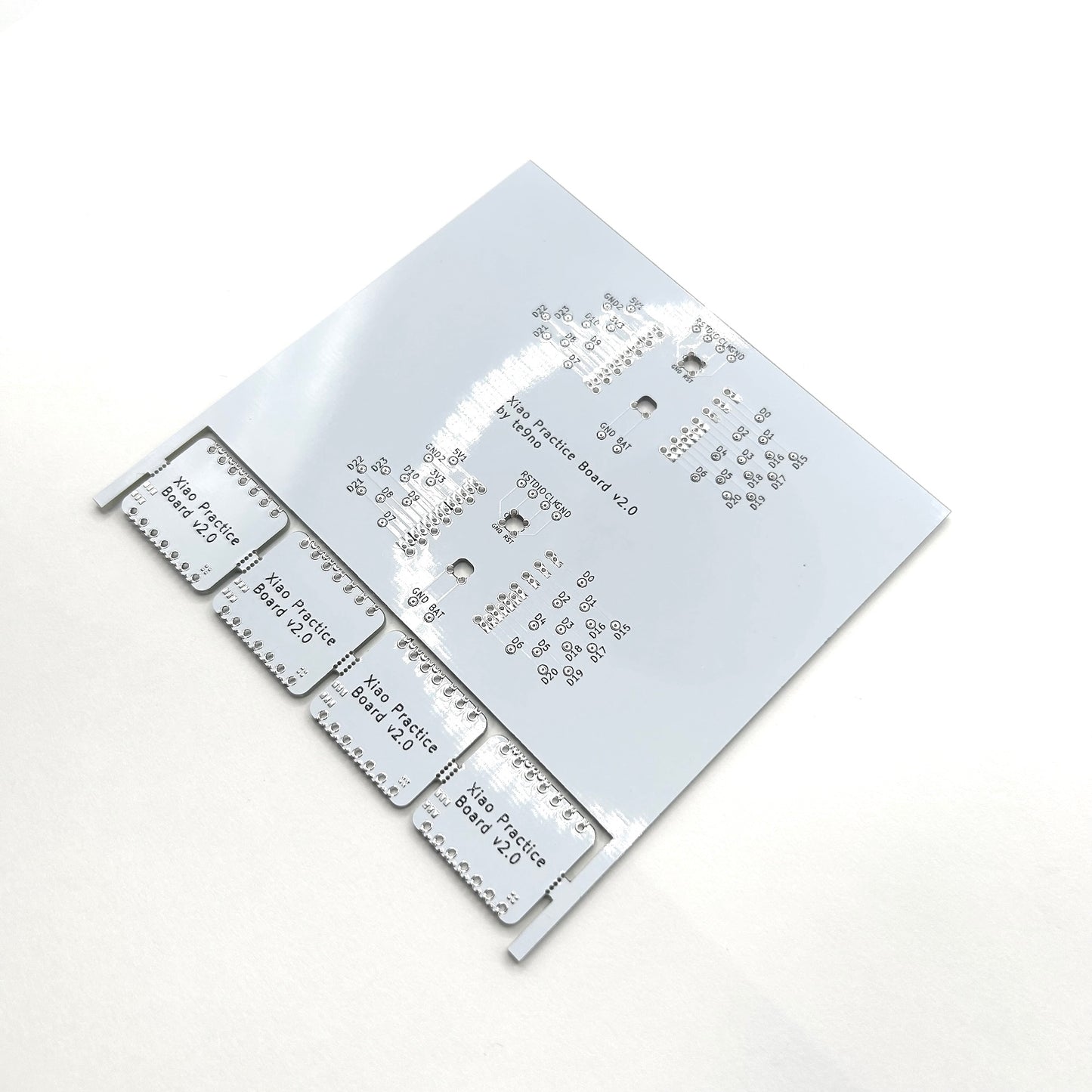 XIAO Plus Practice Board（XIAO Plus用はんだづけ練習基板/ホワイト）