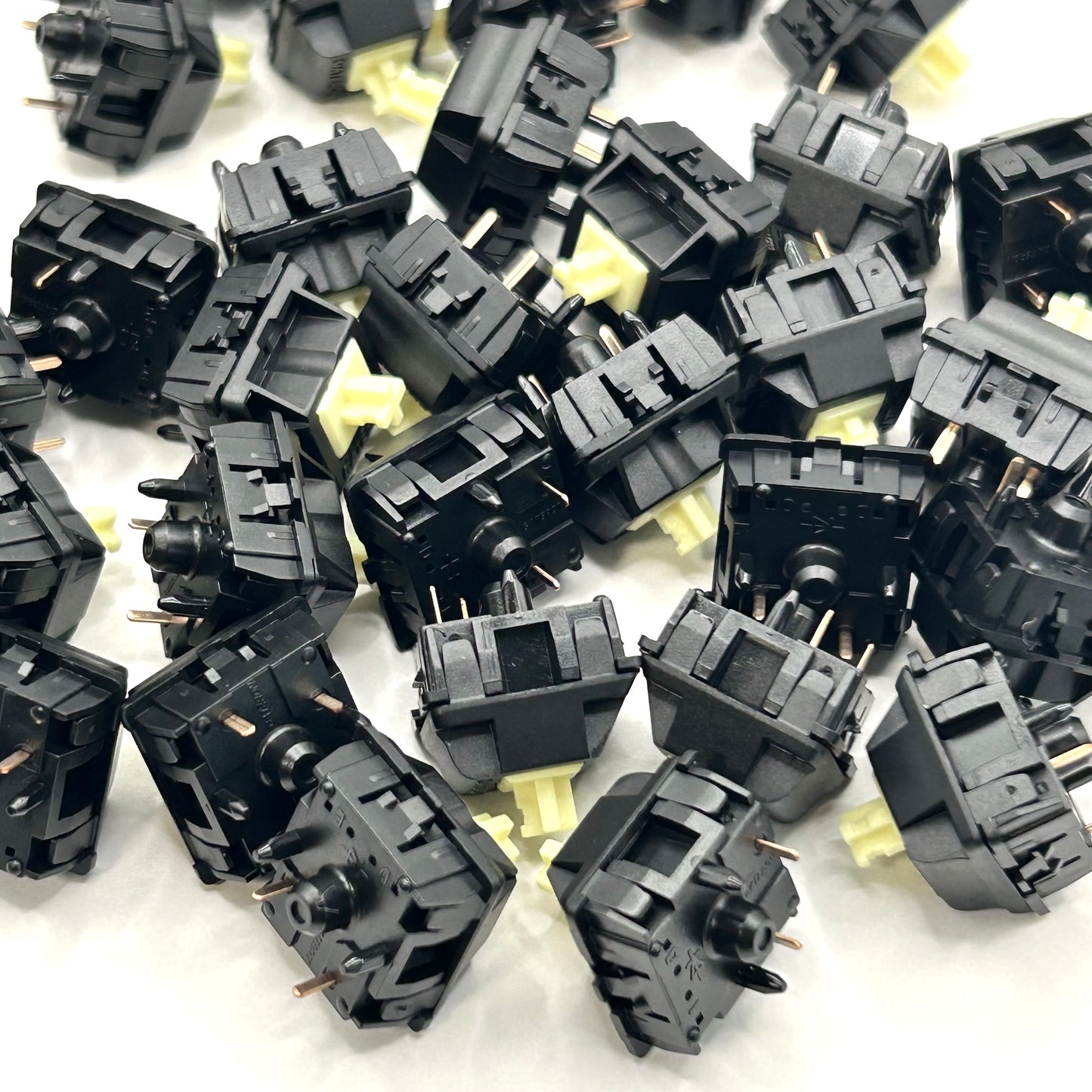 GATERON Oil King Yellow ヘビータクタイル キースイッチ（60gf/5ピン/5個）